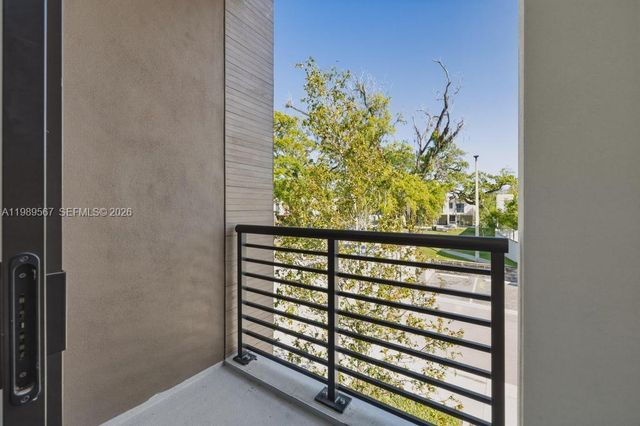 4150 S Oak Pl, Dania Beach, FL 33314