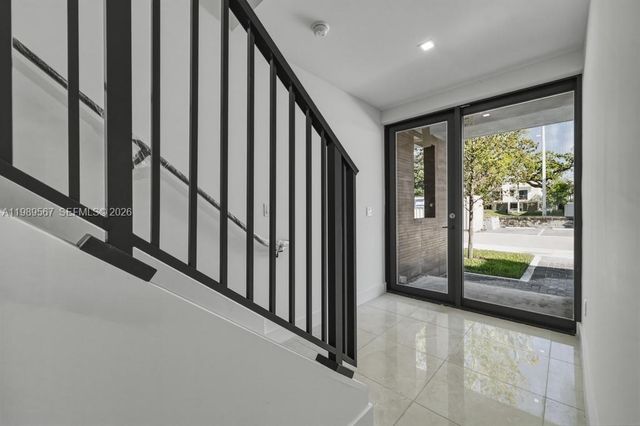 4150 S Oak Pl, Dania Beach, FL 33314