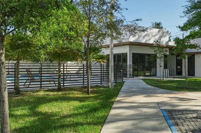 4150 S Oak Pl, Dania Beach, FL 33314