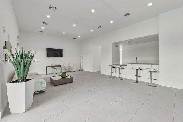 4150 S Oak Pl, Dania Beach, FL 33314