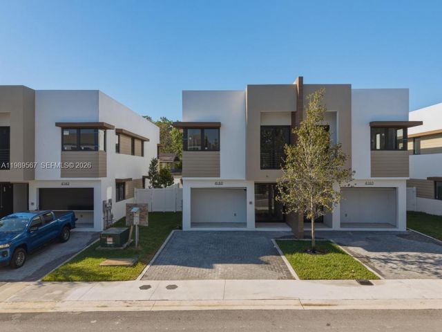 4150 S Oak Pl, Dania Beach, FL 33314