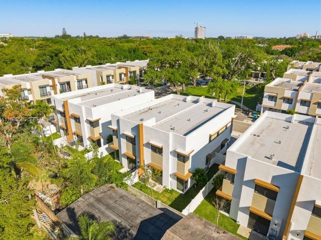 4150 S Oak Pl, Dania Beach, FL 33314