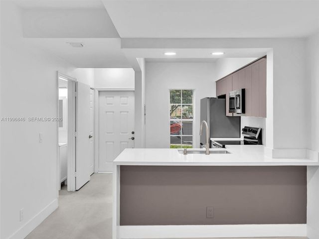 8 Key West Ct 8, Weston, FL 33326