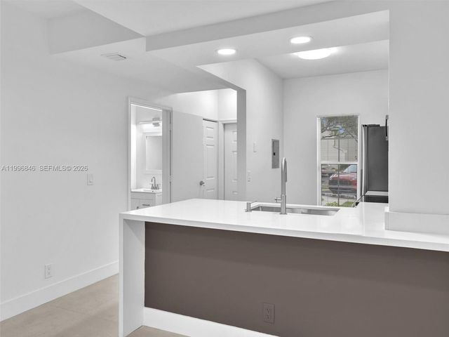 8 Key West Ct 8, Weston, FL 33326