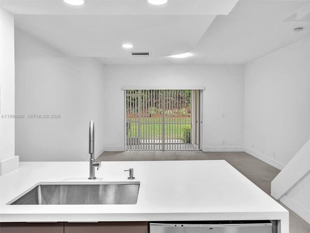 8 Key West Ct 8, Weston, FL 33326