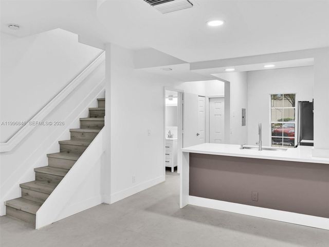 8 Key West Ct 8, Weston, FL 33326