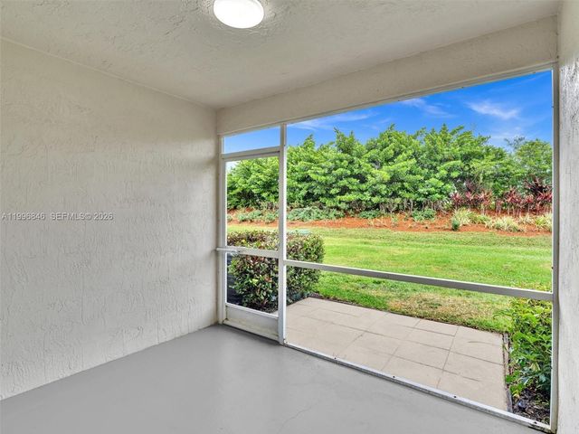 8 Key West Ct 8, Weston, FL 33326