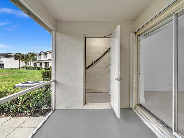 8 Key West Ct 8, Weston, FL 33326