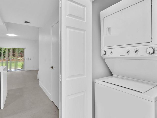 8 Key West Ct 8, Weston, FL 33326