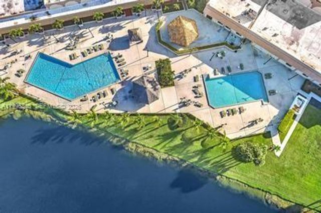 8 Key West Ct 8, Weston, FL 33326