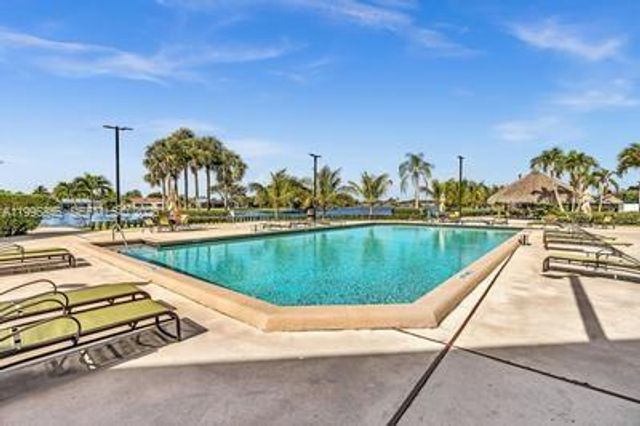 8 Key West Ct 8, Weston, FL 33326