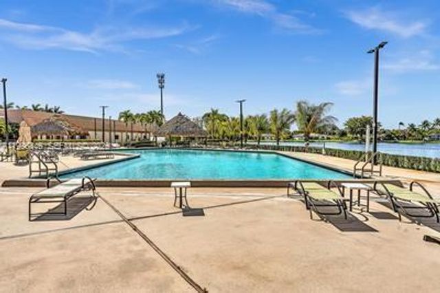 8 Key West Ct 8, Weston, FL 33326