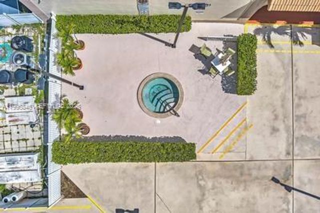 8 Key West Ct 8, Weston, FL 33326