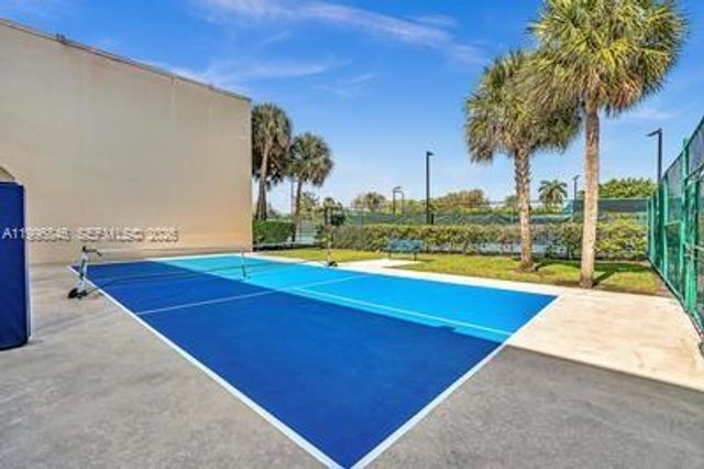 8 Key West Ct 8, Weston, FL 33326