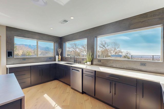 48 Rock Ridge Drive NE, Albuquerque, NM 87122