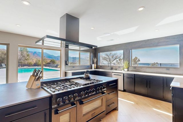 48 Rock Ridge Drive NE, Albuquerque, NM 87122