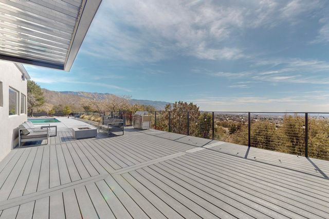 48 Rock Ridge Drive NE, Albuquerque, NM 87122