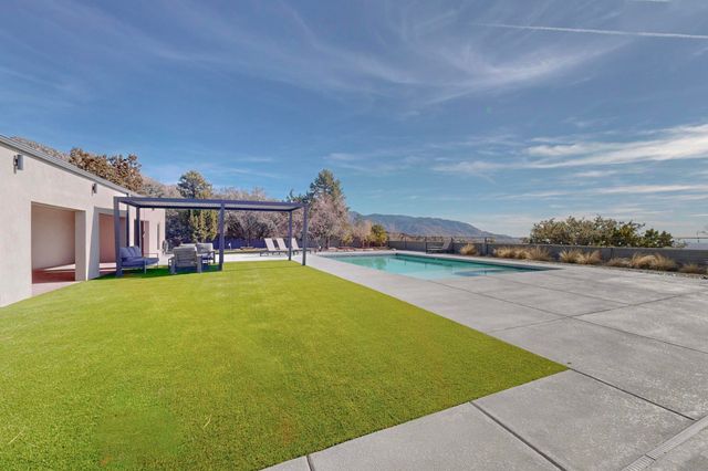 48 Rock Ridge Drive NE, Albuquerque, NM 87122