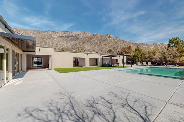 48 Rock Ridge Drive NE, Albuquerque, NM 87122