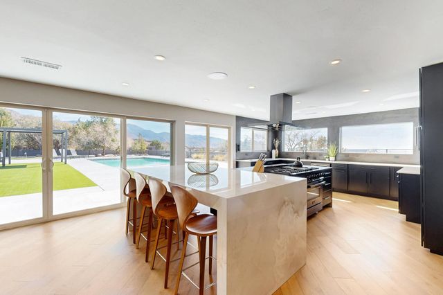 48 Rock Ridge Drive NE, Albuquerque, NM 87122