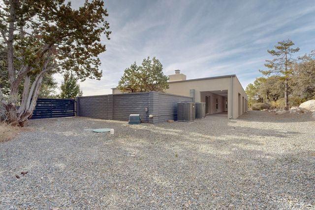 48 Rock Ridge Drive NE, Albuquerque, NM 87122