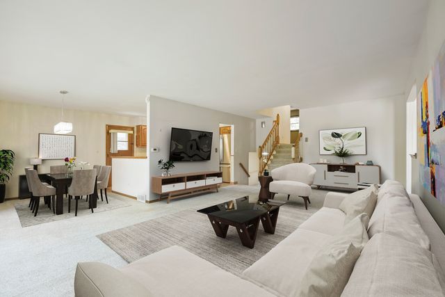 532 Summit Drive, Schaumburg, IL 60193