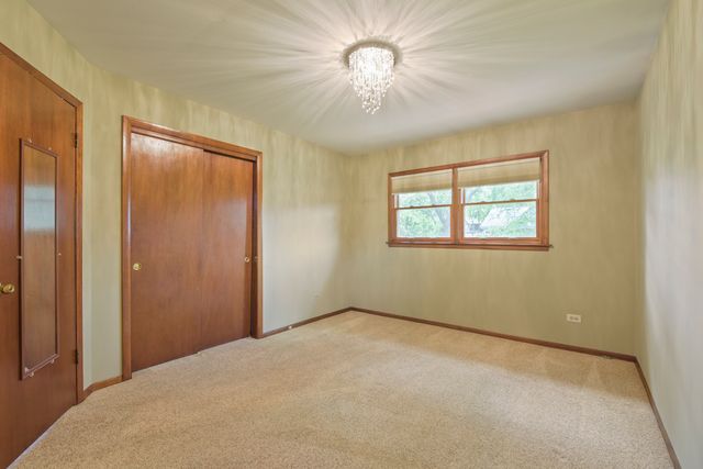 532 Summit Drive, Schaumburg, IL 60193