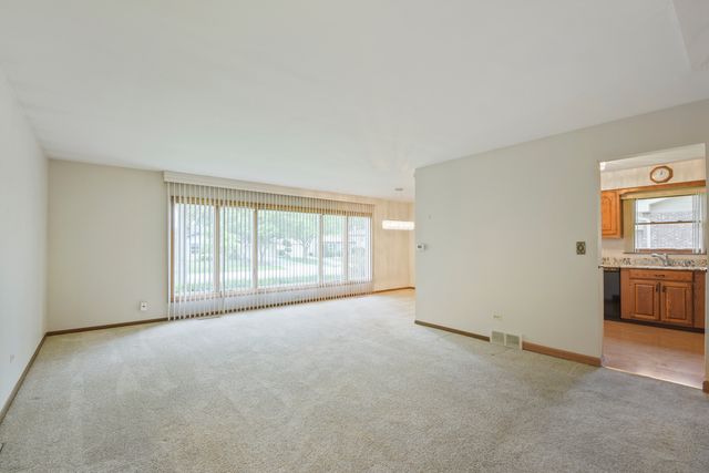532 Summit Drive, Schaumburg, IL 60193