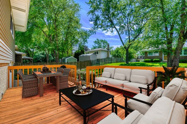 532 Summit Drive, Schaumburg, IL 60193