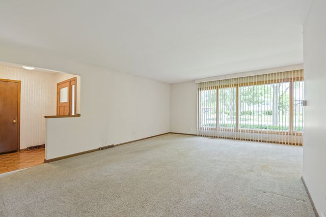 532 Summit Drive, Schaumburg, IL 60193