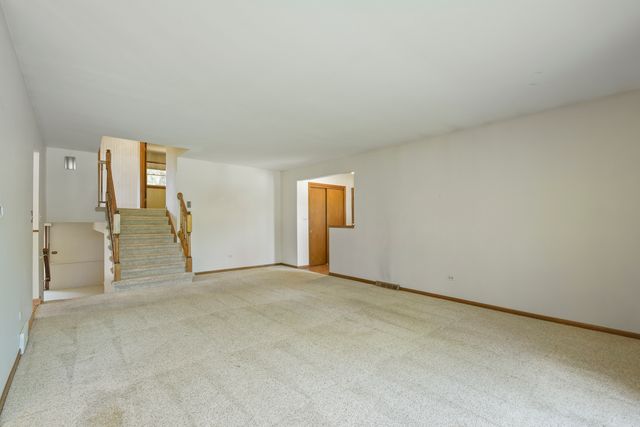 532 Summit Drive, Schaumburg, IL 60193
