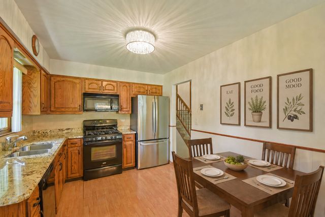 532 Summit Drive, Schaumburg, IL 60193