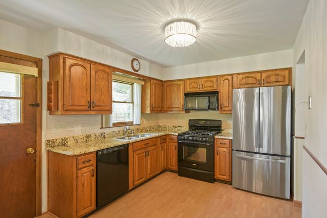 532 Summit Drive, Schaumburg, IL 60193