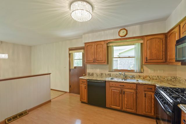 532 Summit Drive, Schaumburg, IL 60193