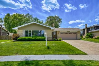532 Summit Drive, Schaumburg, IL 60193