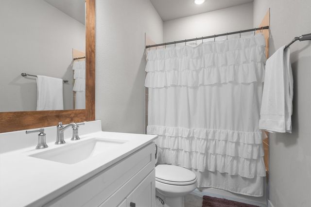 1373 Silverthorn Trail, Justin, TX 76247