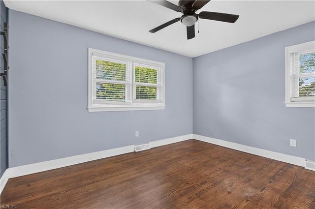 34 Roberta DR, Hampton, VA 23666