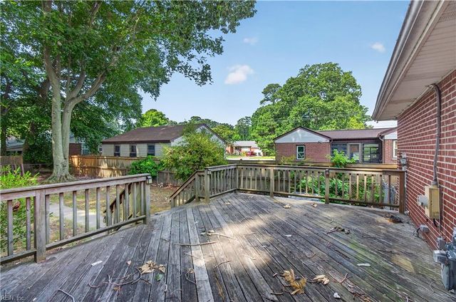 34 Roberta DR, Hampton, VA 23666