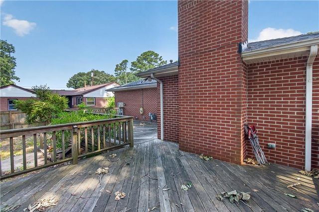 34 Roberta DR, Hampton, VA 23666