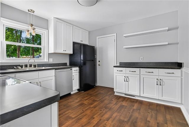 34 Roberta DR, Hampton, VA 23666
