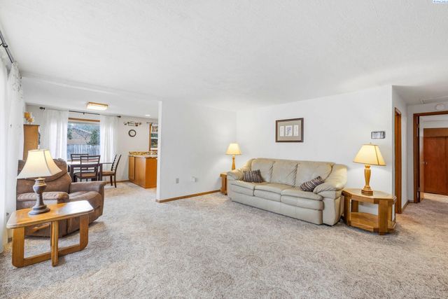 5016 W Park St, Pasco, WA 99301