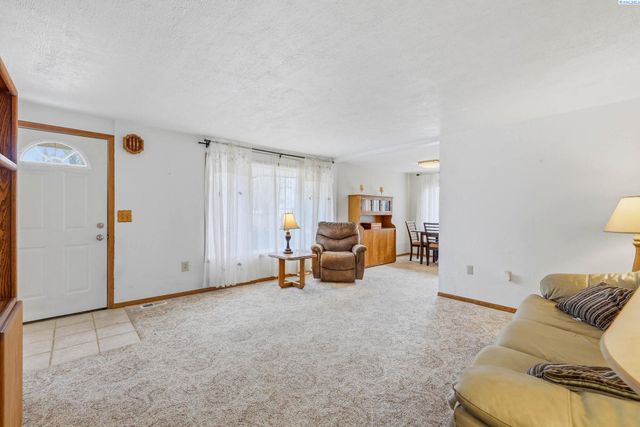 5016 W Park St, Pasco, WA 99301