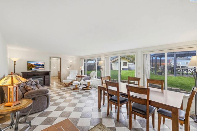 5016 W Park St, Pasco, WA 99301