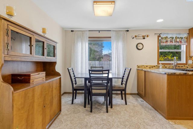 5016 W Park St, Pasco, WA 99301