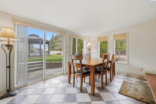 5016 W Park St, Pasco, WA 99301