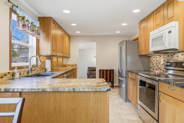 5016 W Park St, Pasco, WA 99301