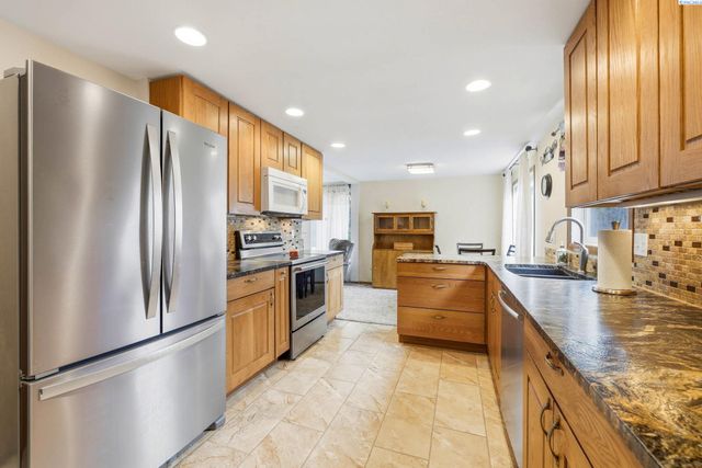 5016 W Park St, Pasco, WA 99301