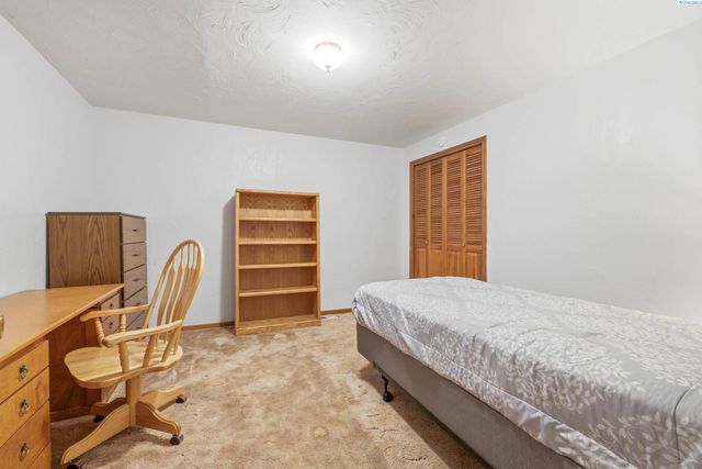 5016 W Park St, Pasco, WA 99301