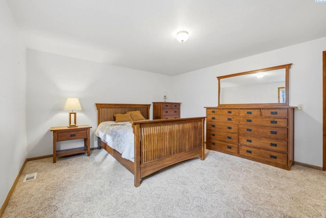 5016 W Park St, Pasco, WA 99301