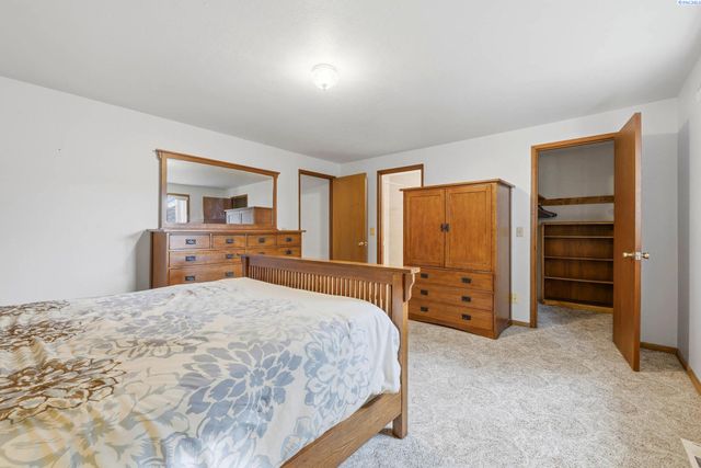 5016 W Park St, Pasco, WA 99301